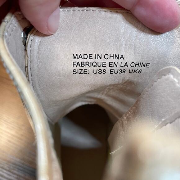 Urban Outfitters Brody Boot Sz 8 Grunge Goth Chunky Croc Platform Combat NWOB - Picture 11 of 11